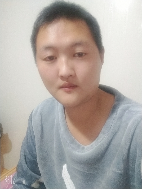烟圈里透着伤的第一张照片--古田交友网