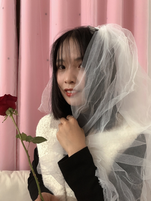 持紫菜包饭的女孩的第一张照片--古田交友网